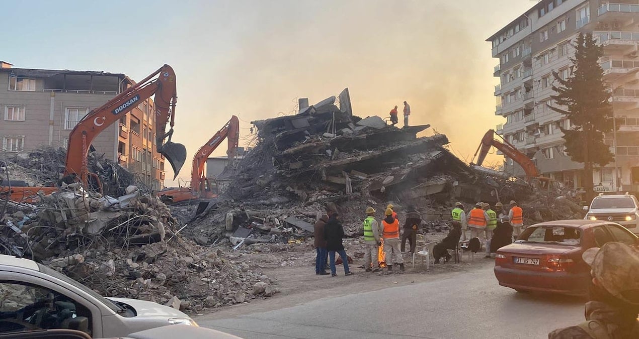 51 kisinin can verdigi cemil capar apartmani davasinda akpli muteahhitten skandal savunma depremi allah yapti 2ZmmcANm