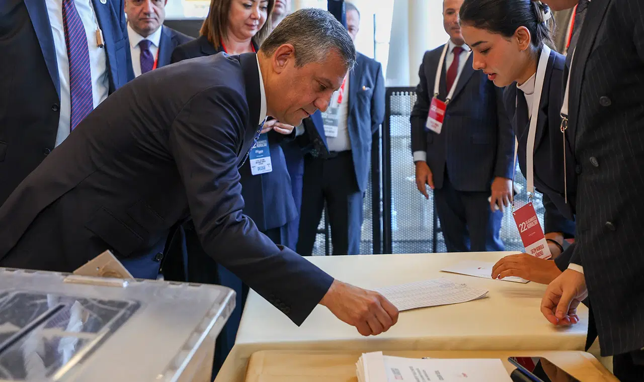 ozgur ozel yeniden chp genel baskani secildi gozler parti meclisi ve yuksek disiplin kurulu listelerinde xFCy4PcG