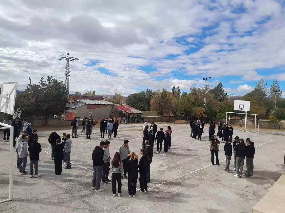 aydintepedeki okullarda afet tatbikati gerceklestirildi PifCaihb.jpg