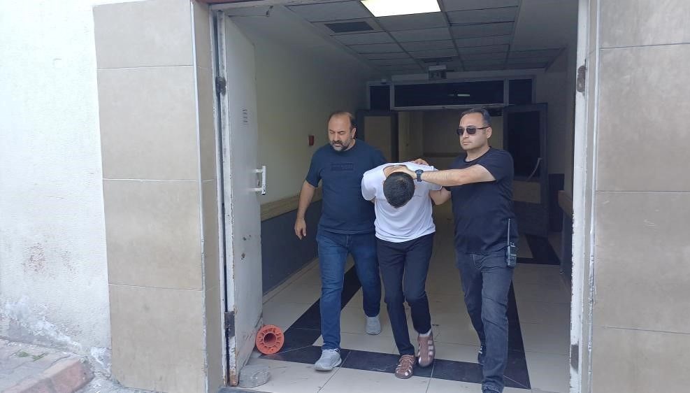 camide bogazini kesip oldurmustu esinesimdi git kocanin lesini topla demis FuZQ4sDf.jpg