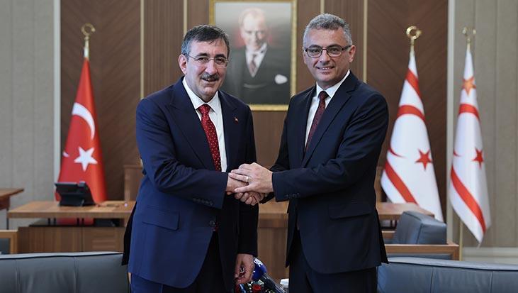 cumhurbaskani yardimcisi yilmaz kktcde HenDeUeh.jpg