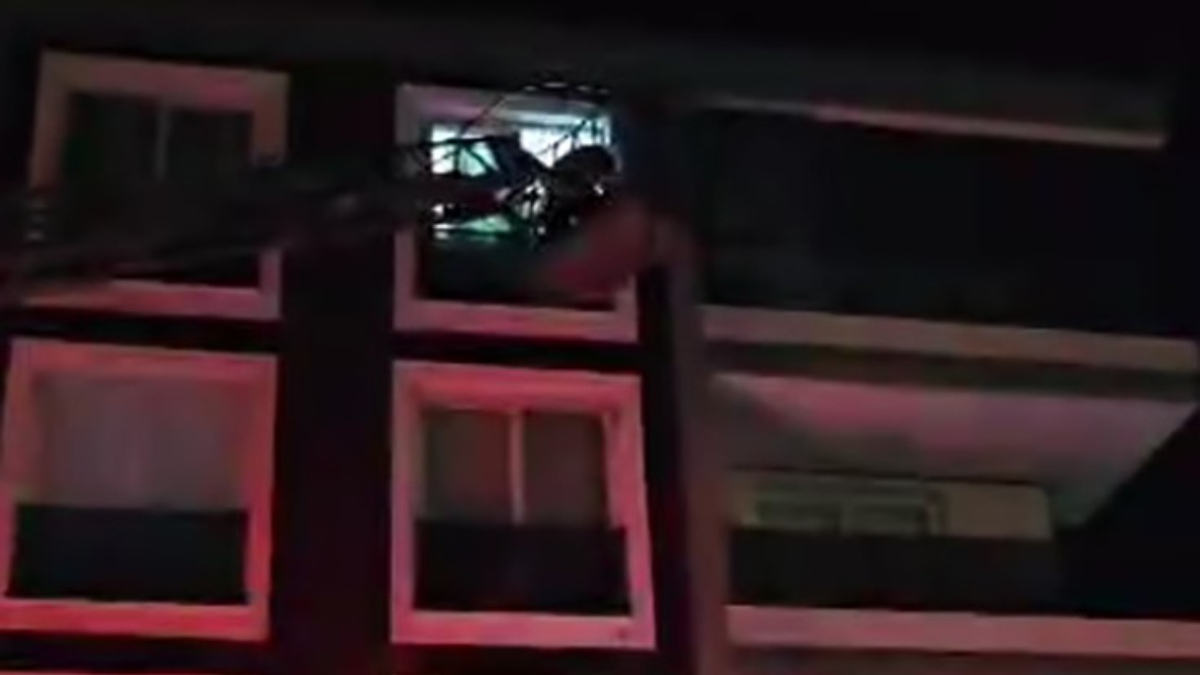 izmirde itfaiye ekipleri depreme vinc ustunde yakalandi pszCNjSJ.jpg