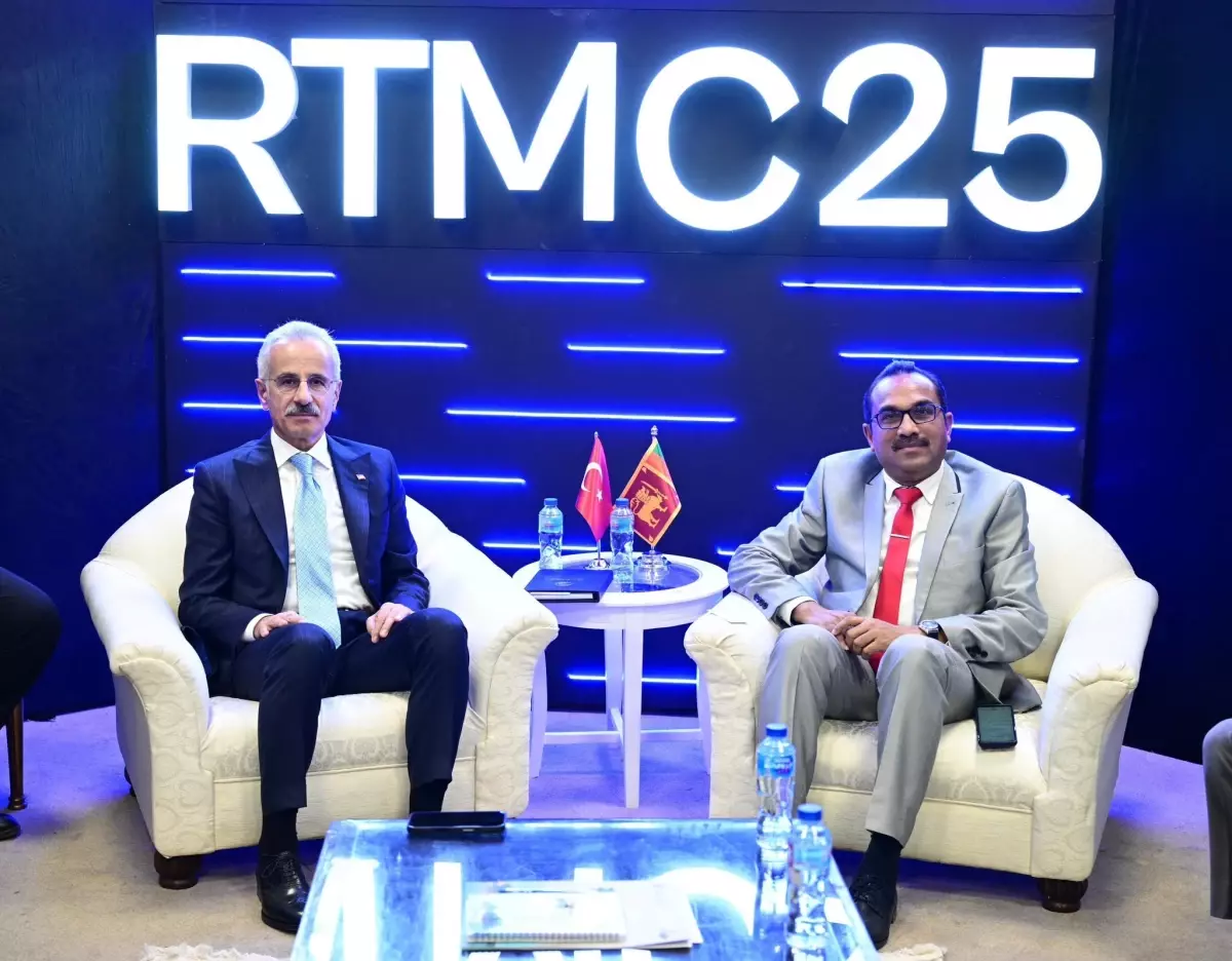 ulastirma bakani uraloglu sri lanka meslektasiyla gorustu yvEKY9lE.jpg