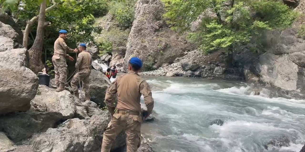Osmaniye’de Dereye Düşen 9 Yaşındaki Çocuğun Acı Kayıp Haberi: Cansız Bedeni 3 Kilometre Uzaklıkta Bulundu