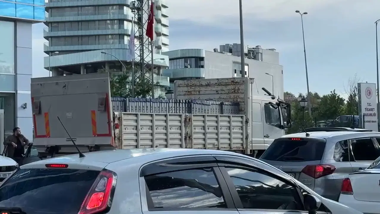 CHP Genel Merkezi Çevresinde Güvenlik Önlemleri Artırıldı: ‘Mutlak Butlan’ Kararı Sonrası Gelişmeler